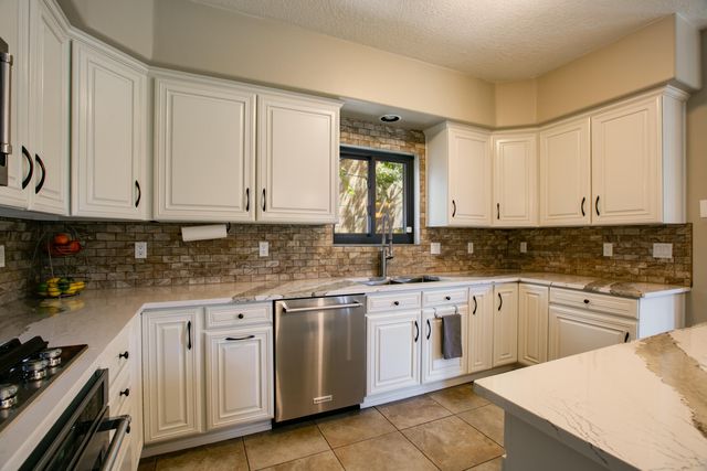 9808 Chantilly Road NW, Albuquerque, NM 87114