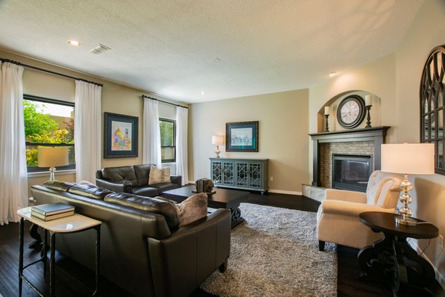 9808 Chantilly Road NW, Albuquerque, NM 87114