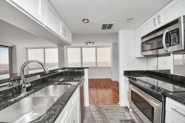 3525 Sage Road 1503, Houston, TX 77056