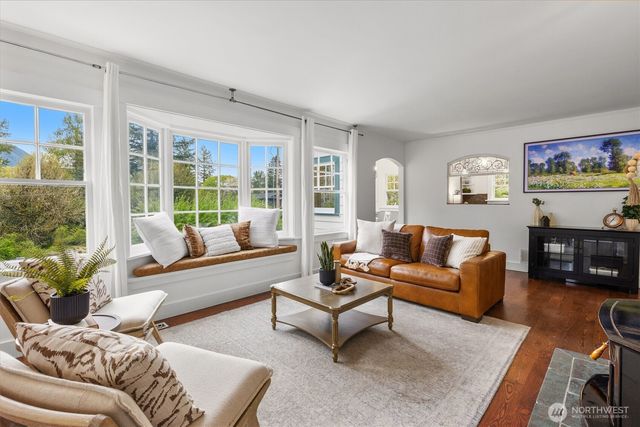8325 Mountain Avenue SE, Snoqualmie, WA 98065