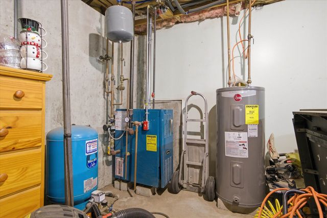 77 Second NH Turnpike, Hillsborough, NH 03244