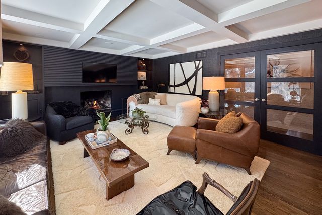 6811 W Gate Road, Roscoe, IL 61073