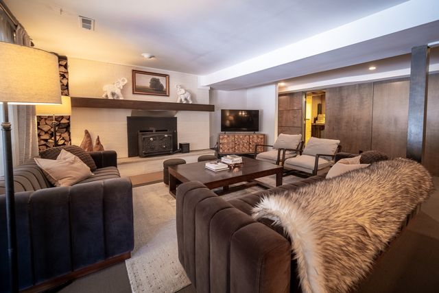 6811 W Gate Road, Roscoe, IL 61073