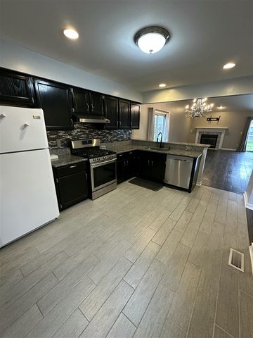 34574 Maple Lane, Sterling Heights, MI 48312