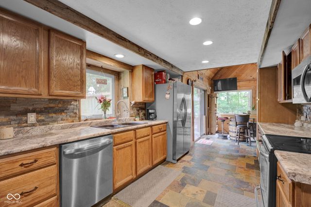 6774 S Becks Grove Road, Freetown, IN 47235