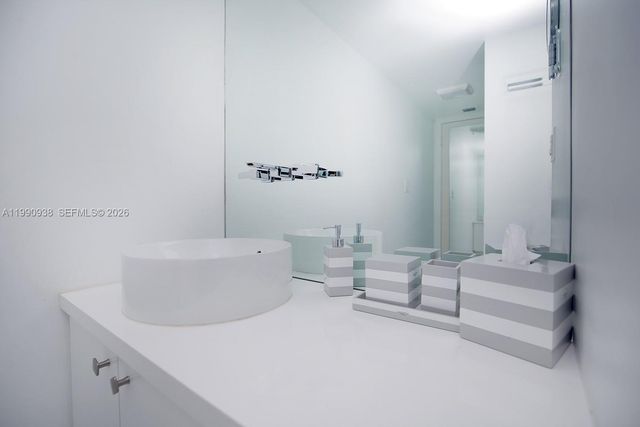 2555 Collins Ave 1114, Miami Beach, FL 33140