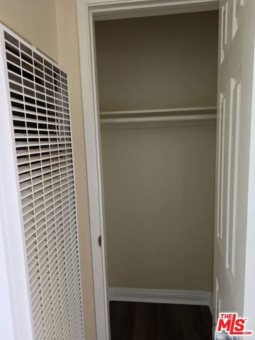 754 E 84th Place 2, Los Angeles, CA 90001