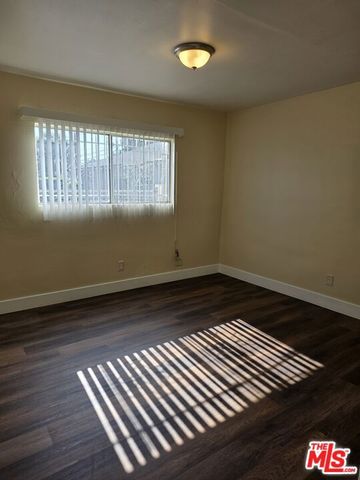 754 E 84th Place 2, Los Angeles, CA 90001