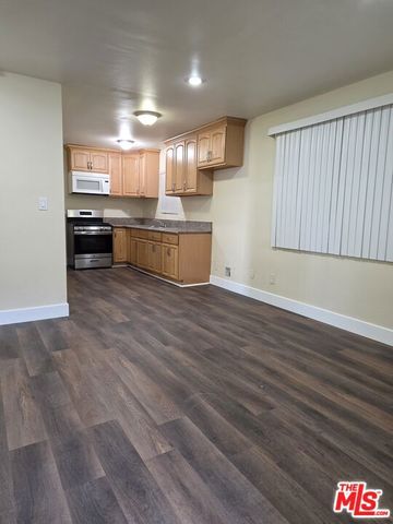 754 E 84th Place 2, Los Angeles, CA 90001