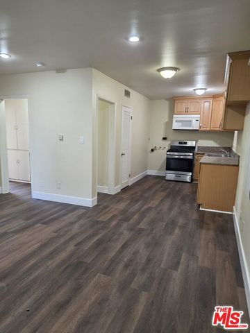 754 E 84th Place 2, Los Angeles, CA 90001
