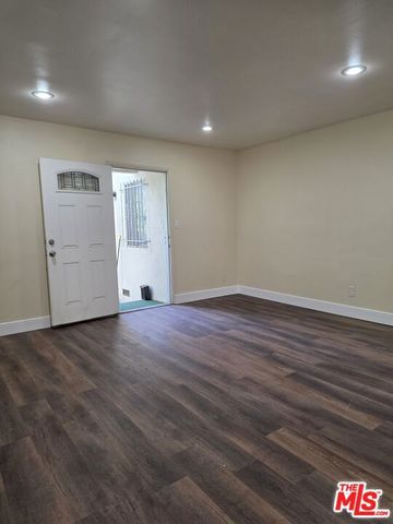 754 E 84th Place 2, Los Angeles, CA 90001