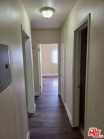754 E 84th Place 2, Los Angeles, CA 90001