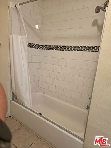 754 E 84th Place 2, Los Angeles, CA 90001