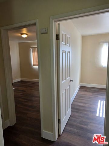 754 E 84th Place 2, Los Angeles, CA 90001