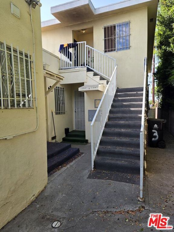 754 E 84th Place 2, Los Angeles, CA 90001