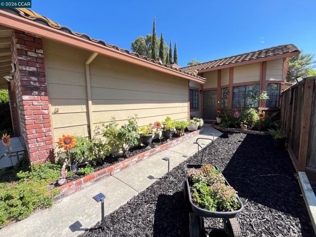 2837 Morro Dr, Antioch, CA 94531
