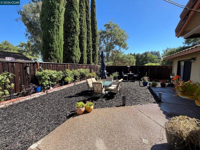 2837 Morro Dr, Antioch, CA 94531