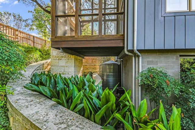 2806 Robbs RUN, Austin, TX 78703