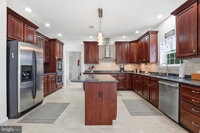 527 FAGLEYSVILLE RD, Perkiomenville, PA 18074