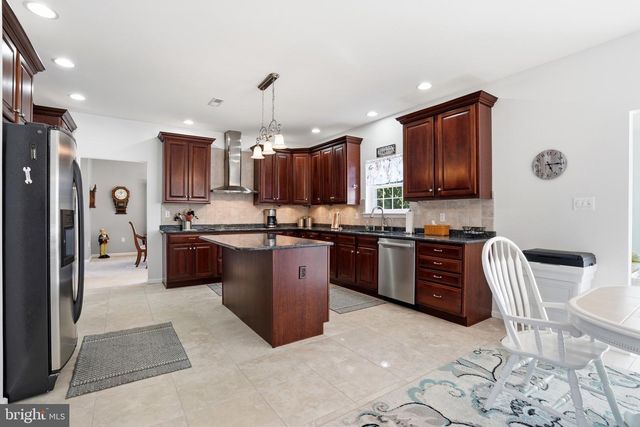 527 FAGLEYSVILLE RD, Perkiomenville, PA 18074