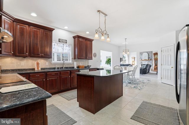 527 FAGLEYSVILLE RD, Perkiomenville, PA 18074