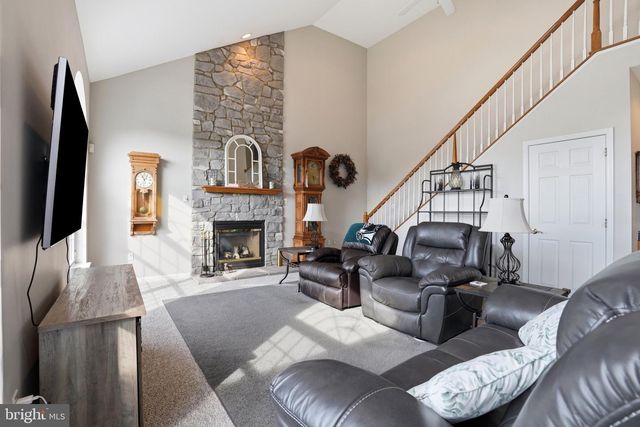 527 FAGLEYSVILLE RD, Perkiomenville, PA 18074
