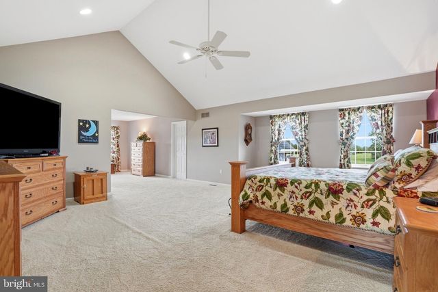 527 FAGLEYSVILLE RD, Perkiomenville, PA 18074