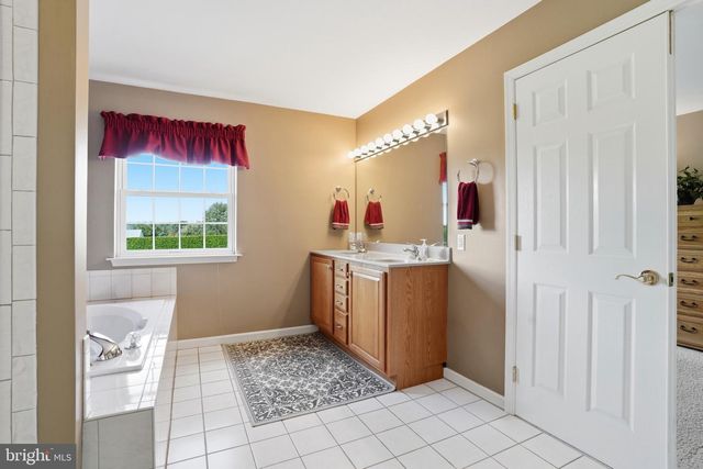 527 FAGLEYSVILLE RD, Perkiomenville, PA 18074