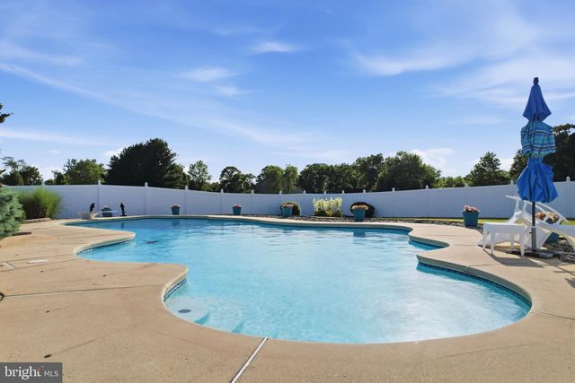 527 FAGLEYSVILLE RD, Perkiomenville, PA 18074