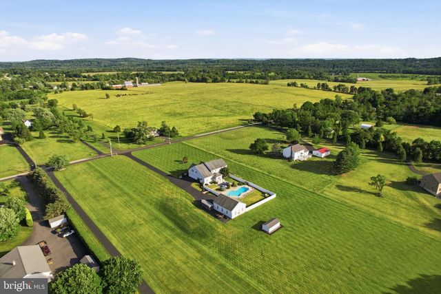 527 FAGLEYSVILLE RD, Perkiomenville, PA 18074
