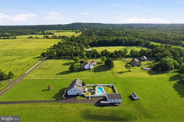 527 FAGLEYSVILLE RD, Perkiomenville, PA 18074