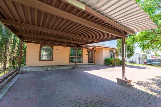 3225 Schieffer Avenue, Fort Worth, TX 76110