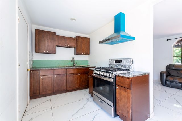 3225 Schieffer Avenue, Fort Worth, TX 76110