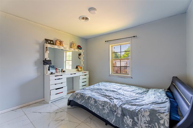 3225 Schieffer Avenue, Fort Worth, TX 76110