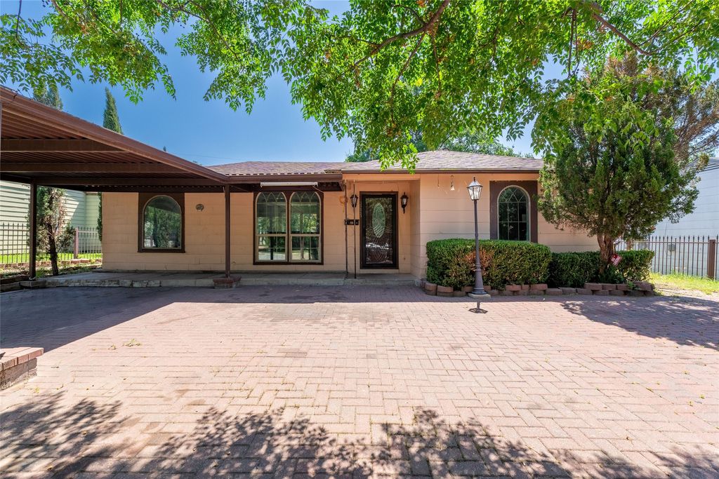 3225 Schieffer Avenue, Fort Worth, TX 76110