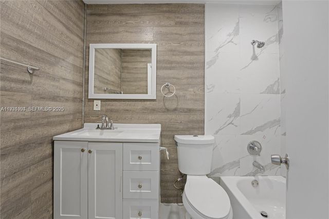 380 SE 12th Ave 2, Deerfield Beach, FL 33441