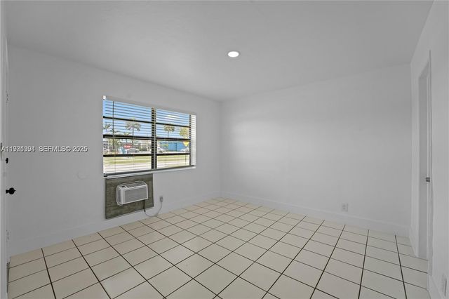 380 SE 12th Ave 2, Deerfield Beach, FL 33441