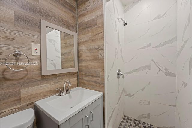 380 SE 12th Ave 2, Deerfield Beach, FL 33441