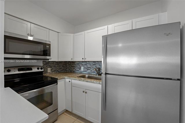 380 SE 12th Ave 2, Deerfield Beach, FL 33441