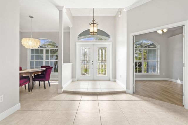 117 Queen Elizabeth Court, Hutchinson Island, FL 34949