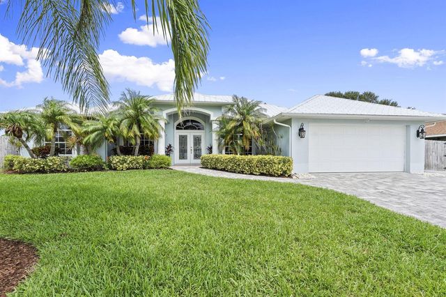 117 Queen Elizabeth Court, Hutchinson Island, FL 34949