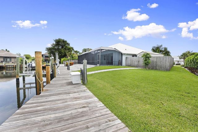 117 Queen Elizabeth Court, Hutchinson Island, FL 34949