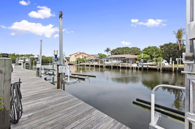 117 Queen Elizabeth Court, Hutchinson Island, FL 34949