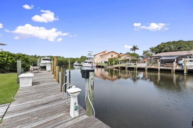117 Queen Elizabeth Court, Hutchinson Island, FL 34949