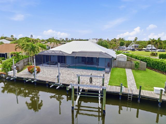 117 Queen Elizabeth Court, Hutchinson Island, FL 34949