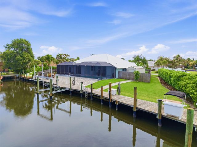117 Queen Elizabeth Court, Hutchinson Island, FL 34949