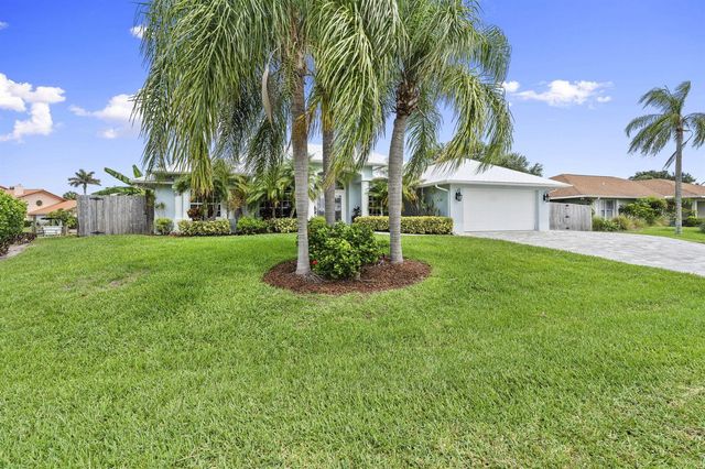 117 Queen Elizabeth Court, Hutchinson Island, FL 34949
