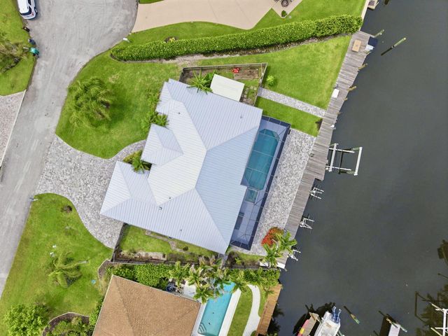 117 Queen Elizabeth Court, Hutchinson Island, FL 34949