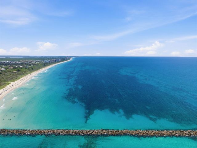 117 Queen Elizabeth Court, Hutchinson Island, FL 34949