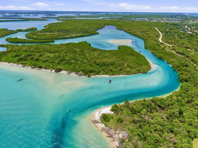 117 Queen Elizabeth Court, Hutchinson Island, FL 34949